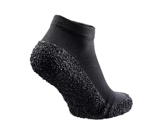 سكينيرز حذاء مينيمالي للبالغين - أسود / أبيض - L